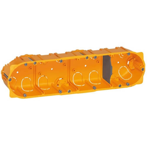 Boîtier quadruple (hor./vert.) pour cloison creuse H.50mm Legrand Batibox